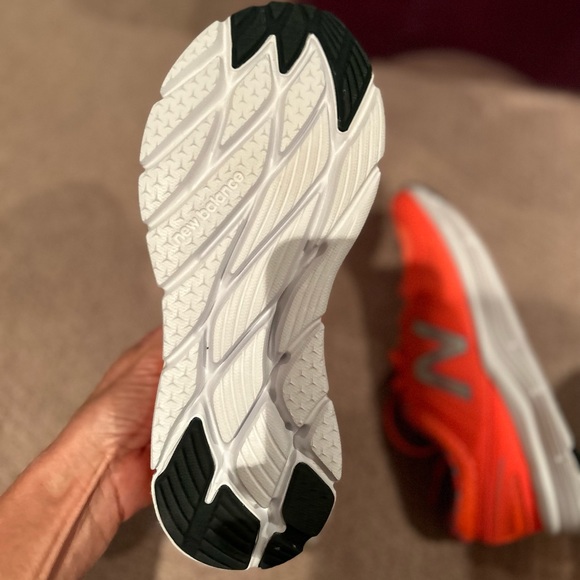 New Balance Runners - brand new - Picture 2 of 5